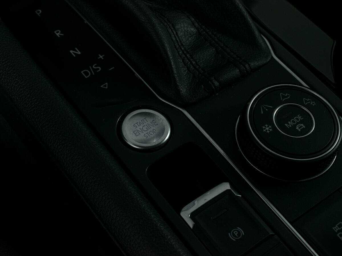 Купить Volkswagen Teramont с пробегом. Фото: #18