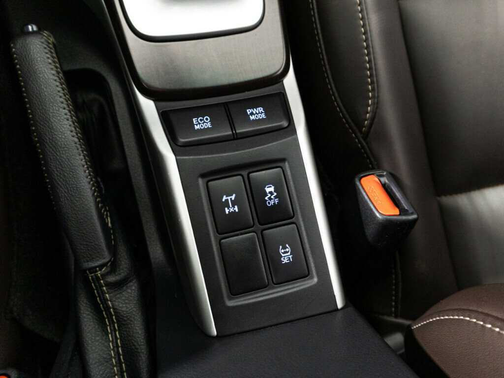 Купить Toyota Fortuner с пробегом. Фото: #19