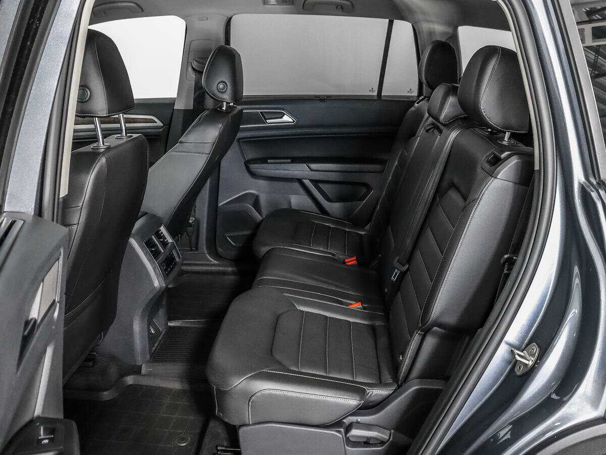 Купить Volkswagen Teramont с пробегом. Фото: #10