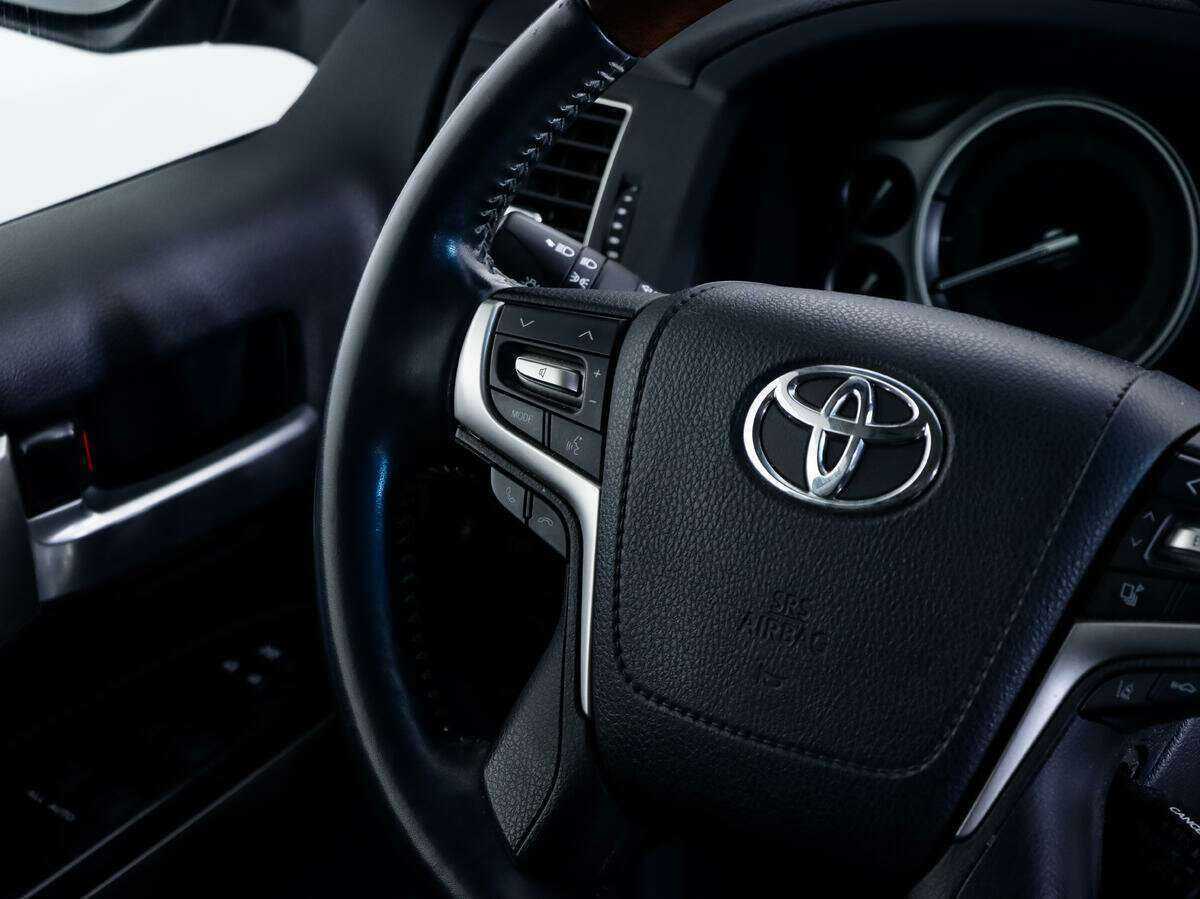 Купить Toyota Land Cruiser с пробегом. Фото: #14