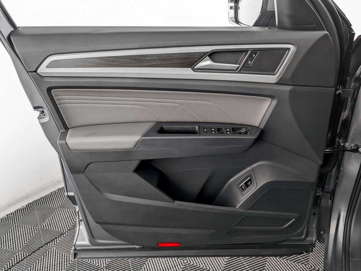 Купить Volkswagen Teramont с пробегом. Фото: #14