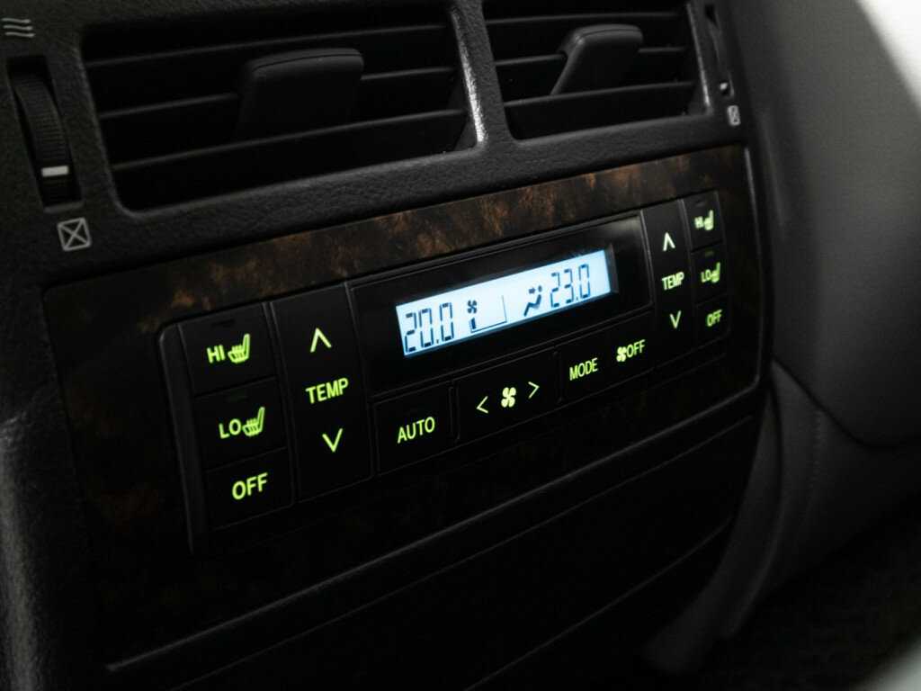 Купить Toyota Land Cruiser с пробегом. Фото: #17