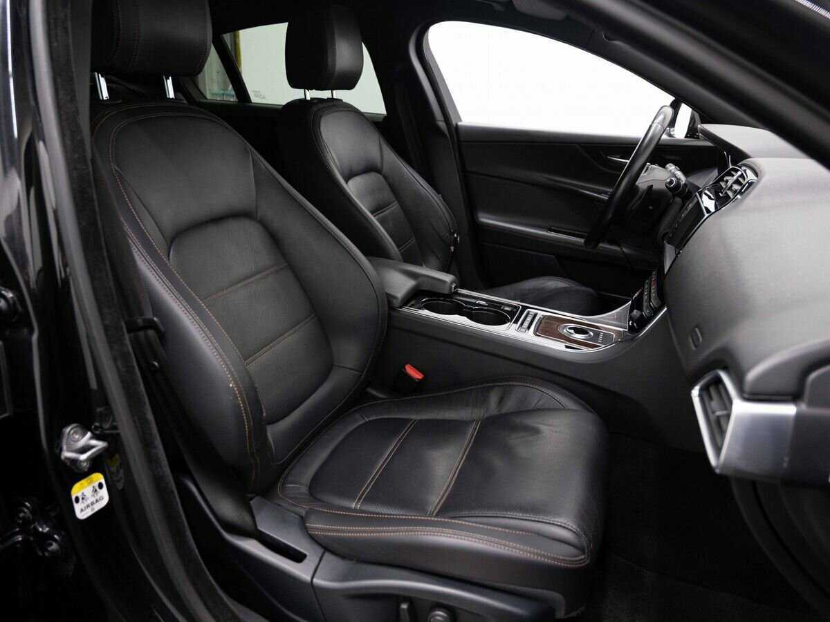 Купить Jaguar XE с пробегом. Фото: #11