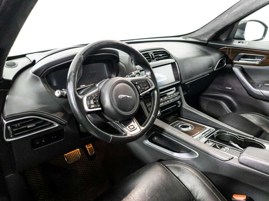 Купить Jaguar F-Pace с пробегом. Фото: #10