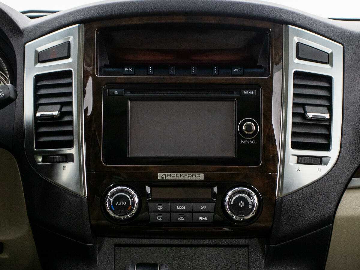 Купить Mitsubishi Pajero с пробегом. Фото: #17