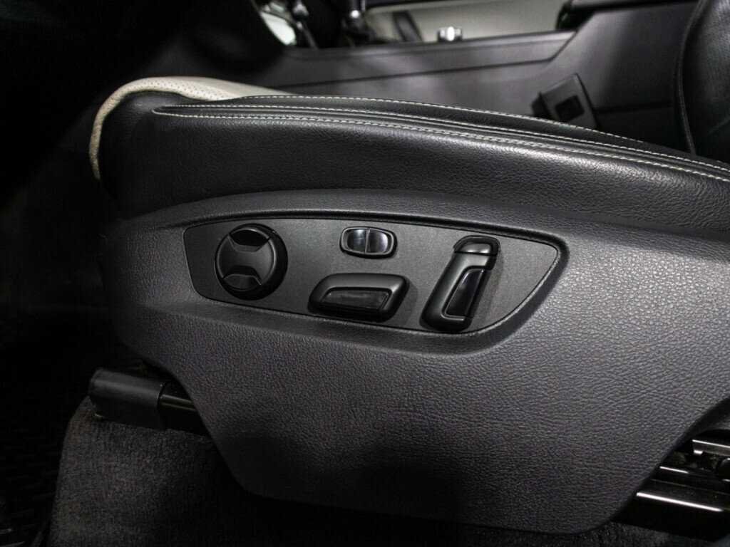 Купить Volkswagen Touareg с пробегом. Фото: #22