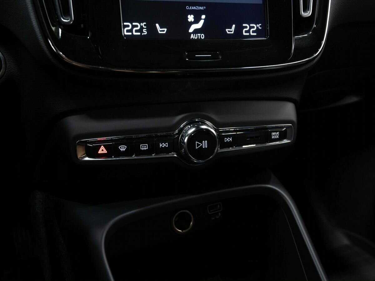 Купить Volvo XC40 с пробегом. Фото: #23