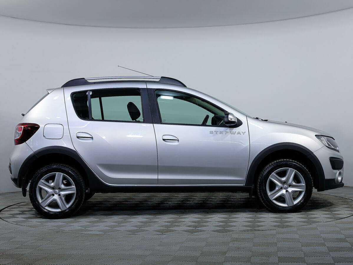 Купить Renault Sandero с пробегом. Фото: #2
