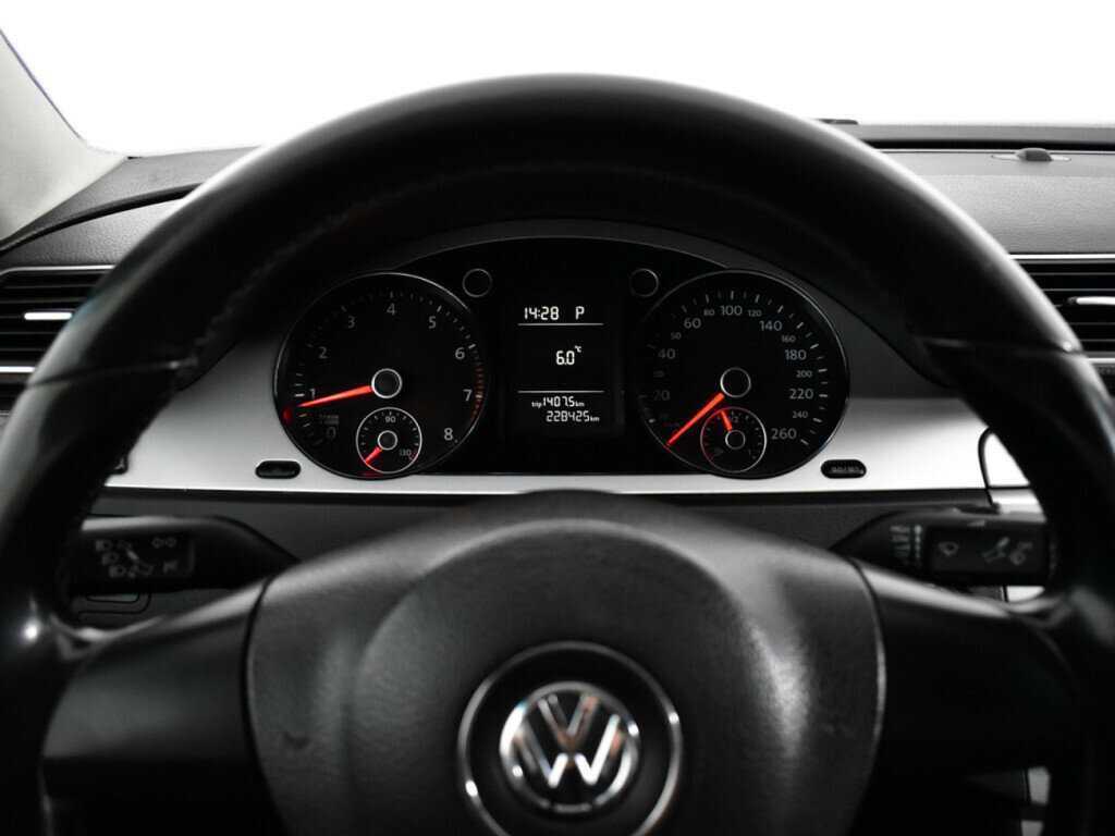 Купить Volkswagen Passat с пробегом. Фото: #10