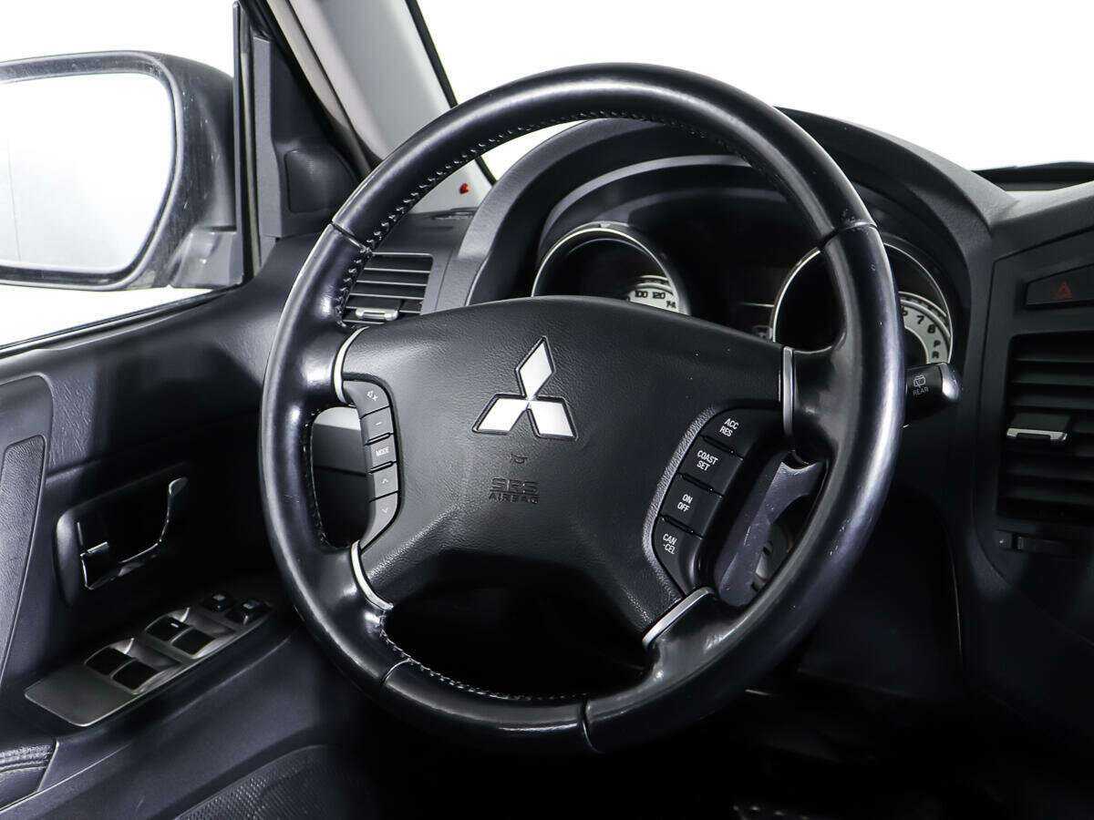 Купить Mitsubishi Pajero с пробегом. Фото: #13