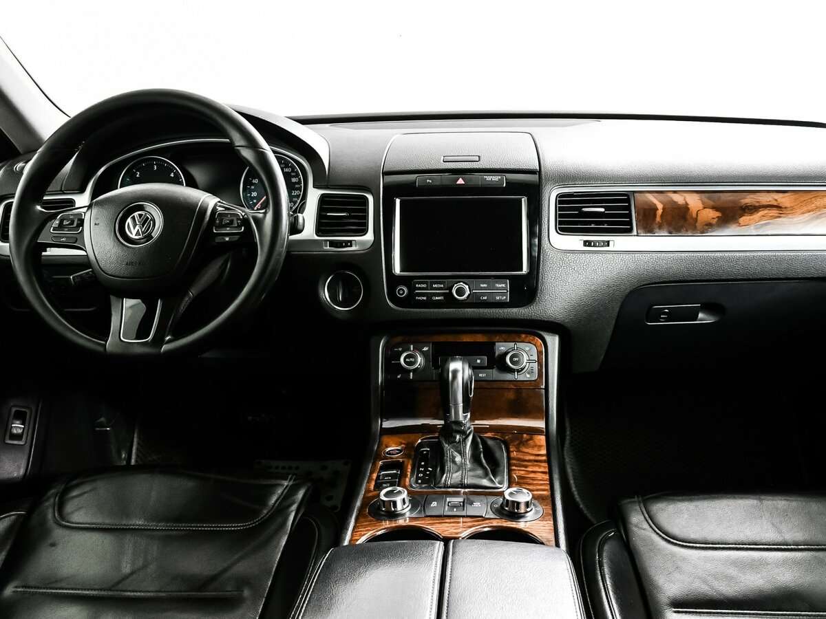 Купить Volkswagen Touareg с пробегом. Фото: #10