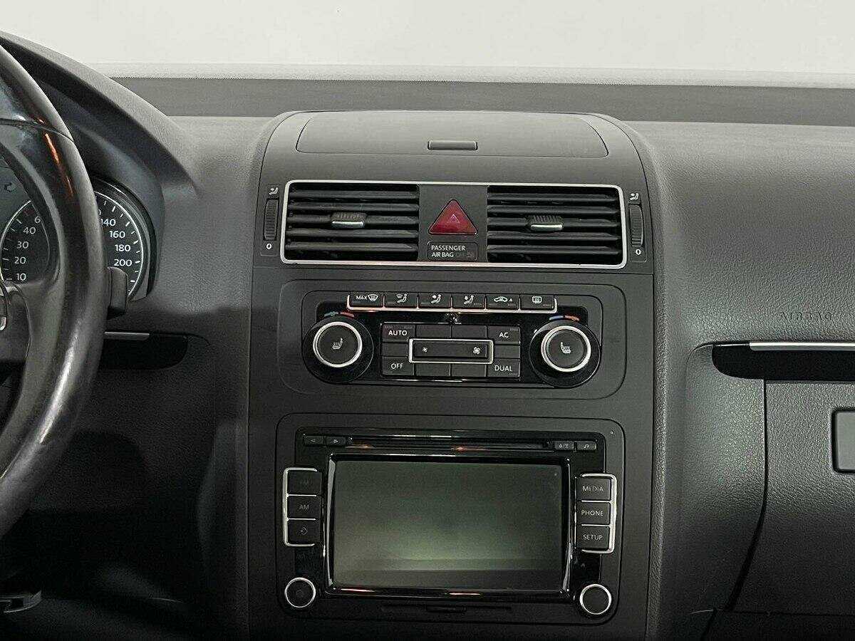 Купить Volkswagen Touran с пробегом. Фото: #11
