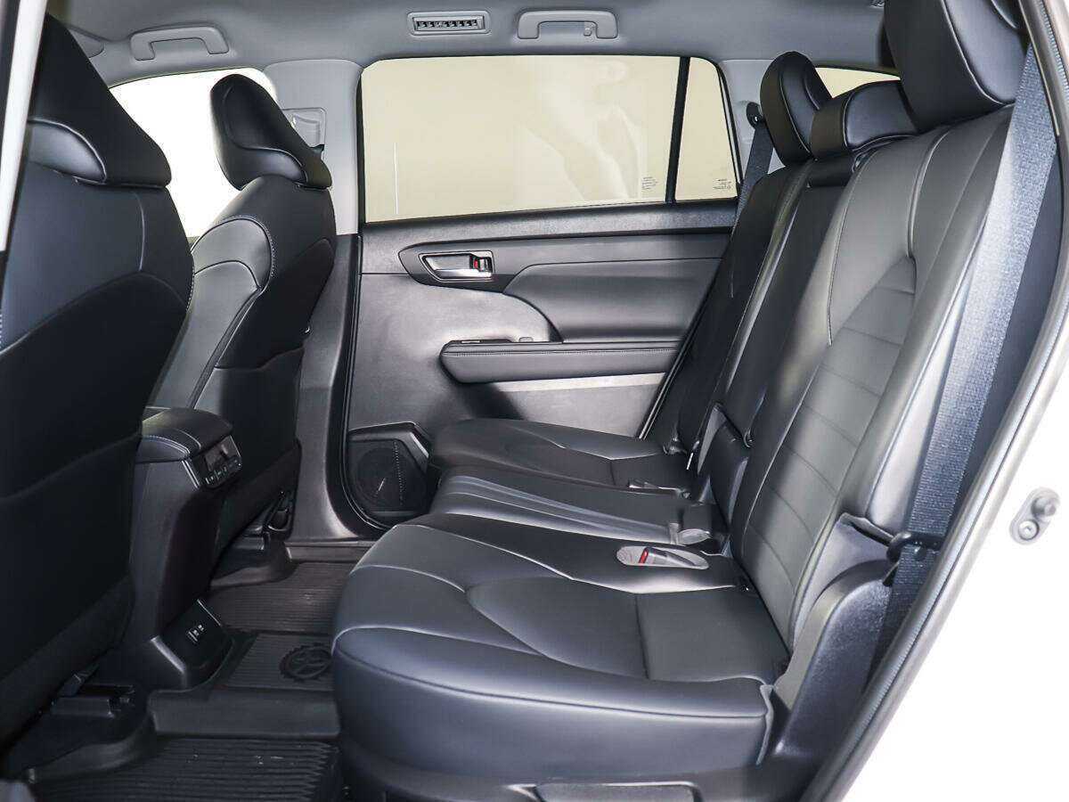 Купить Toyota Highlander с пробегом. Фото: #9