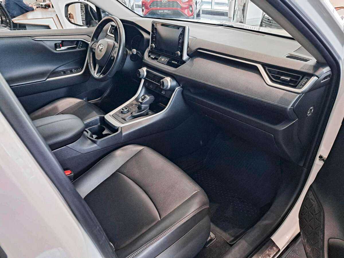 Купить Toyota RAV4 с пробегом. Фото: #8