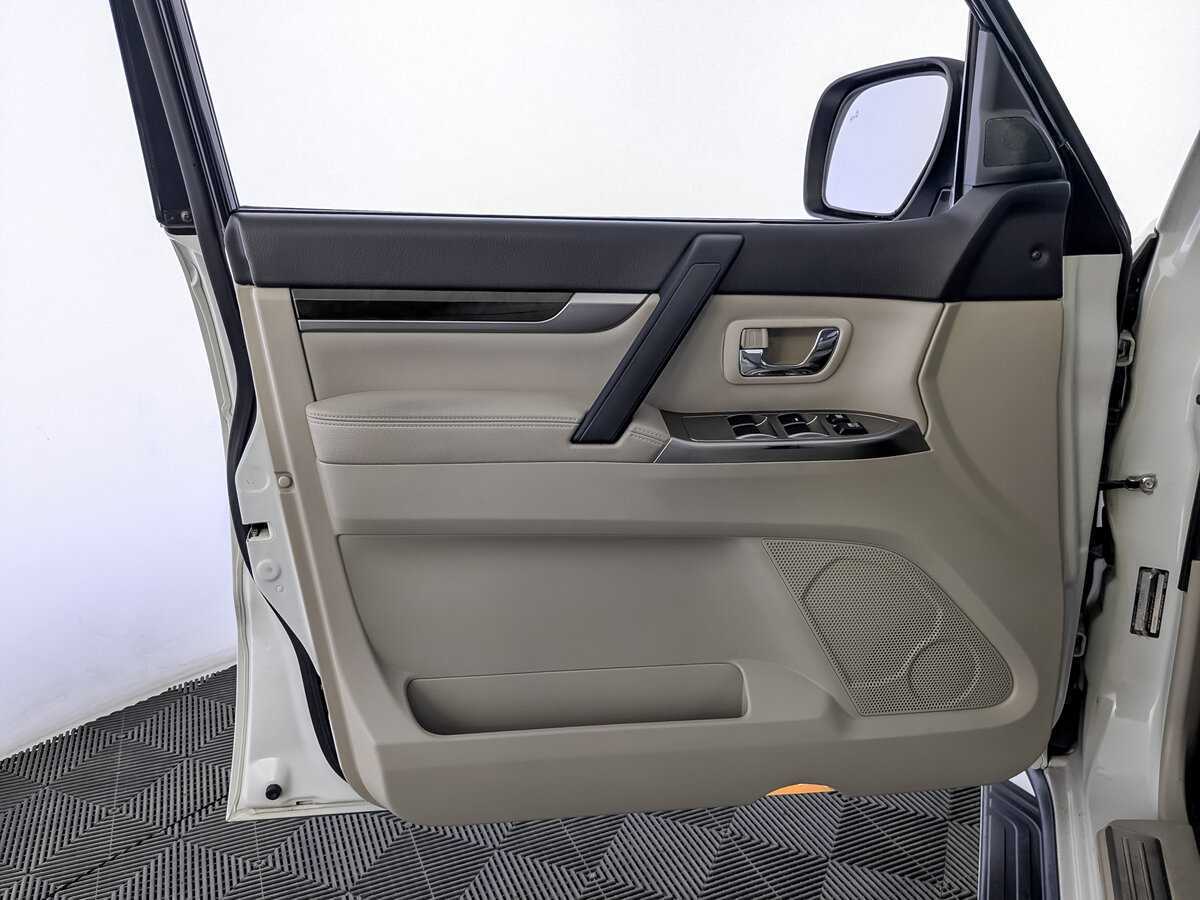 Купить Mitsubishi Pajero с пробегом. Фото: #18