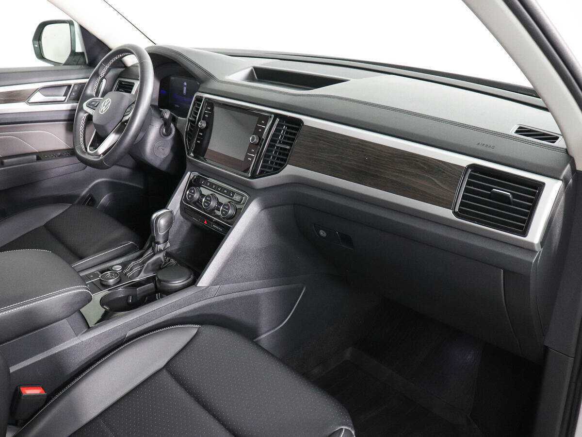 Купить Volkswagen Teramont с пробегом. Фото: #9