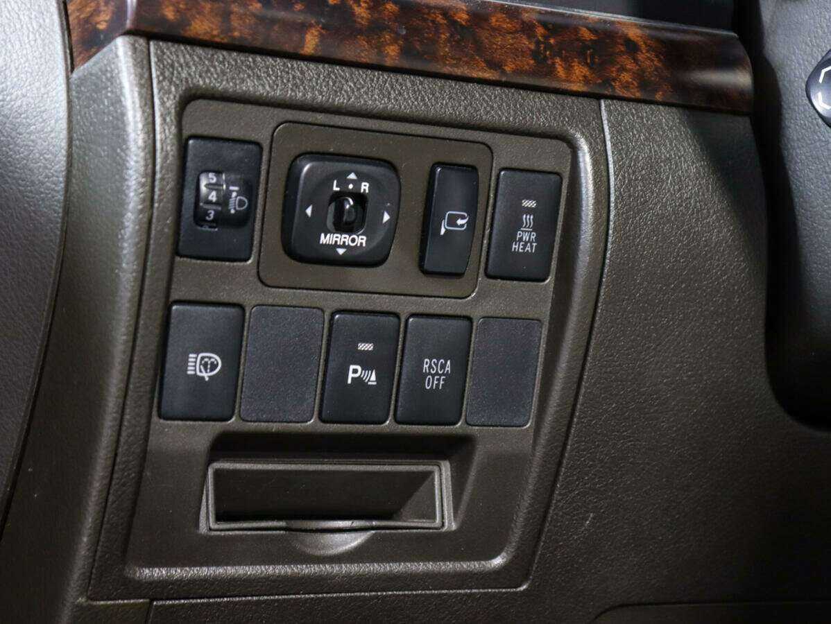 Купить Toyota Land Cruiser с пробегом. Фото: #17