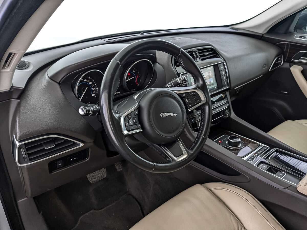 Купить Jaguar F-Pace с пробегом. Фото: #14