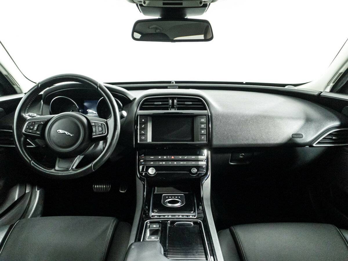 Купить Jaguar XE с пробегом. Фото: #12