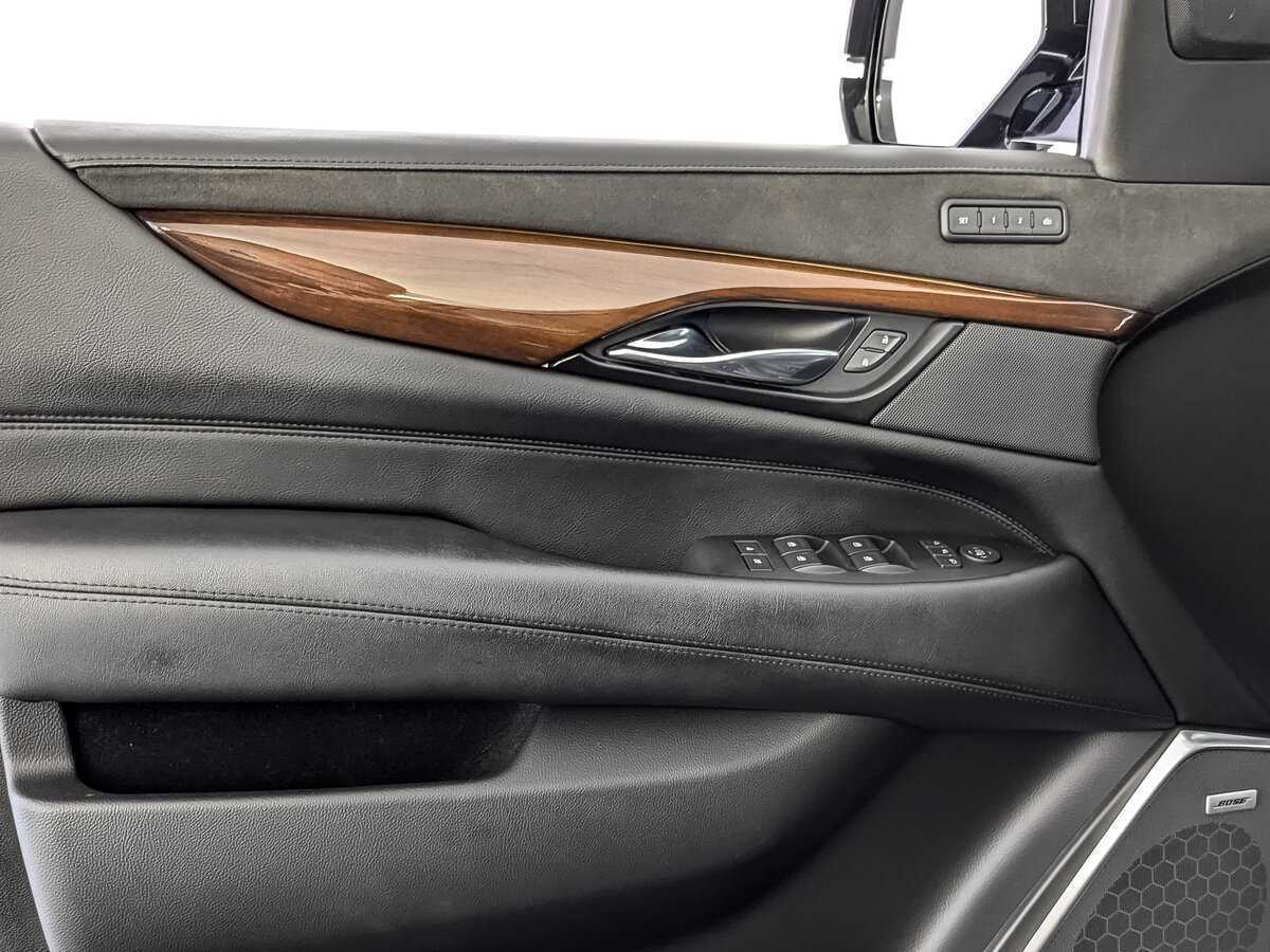 Купить Cadillac Escalade с пробегом. Фото: #13