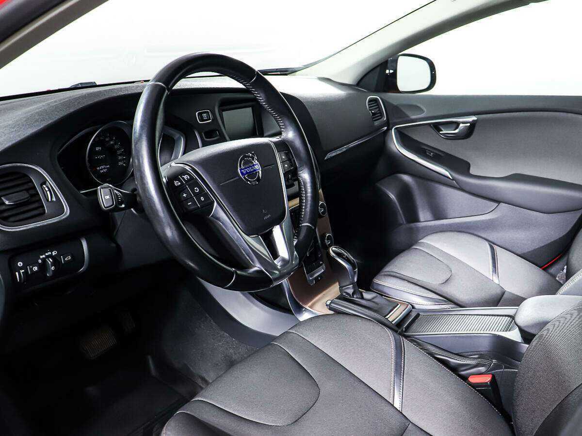 Купить Volvo V40 Cross Country с пробегом. Фото: #12