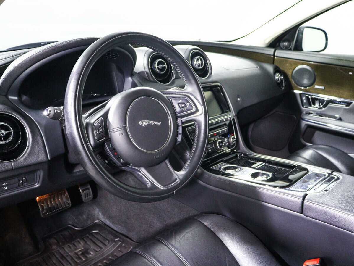 Купить Jaguar XJ с пробегом. Фото: #13