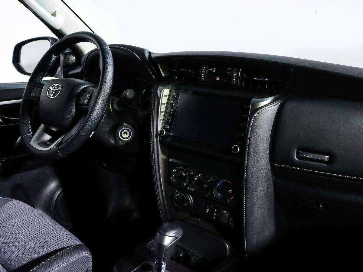 Купить Toyota Fortuner с пробегом. Фото: #6