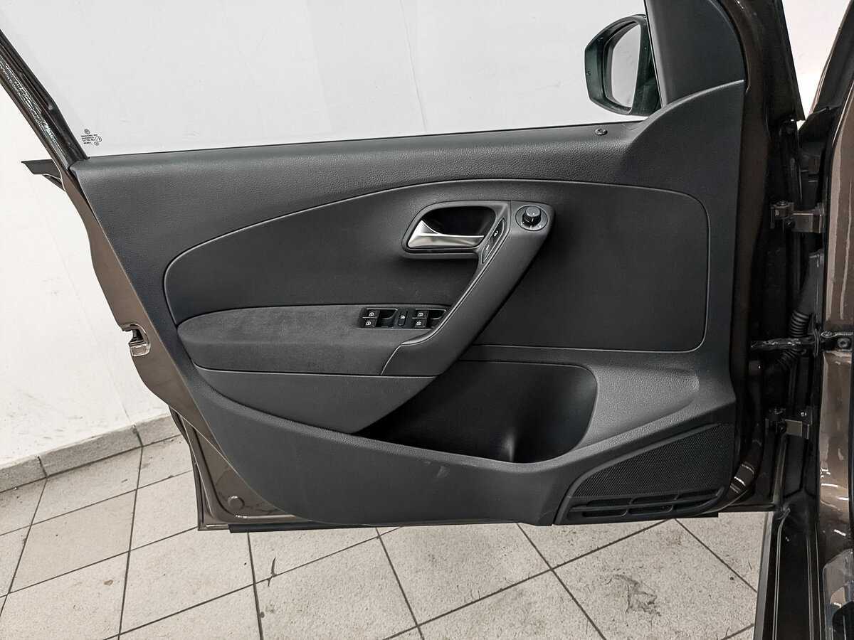 Купить Volkswagen Polo с пробегом. Фото: #15