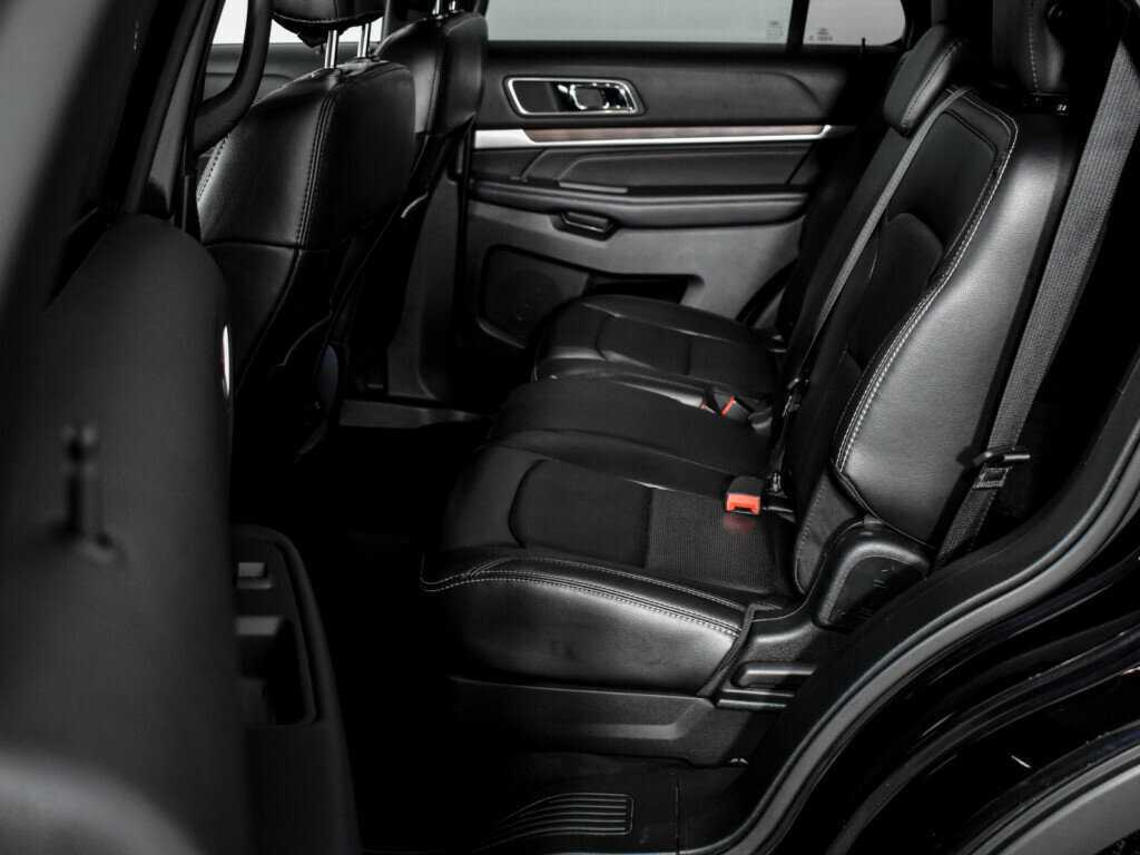 Купить Ford Explorer с пробегом. Фото: #8