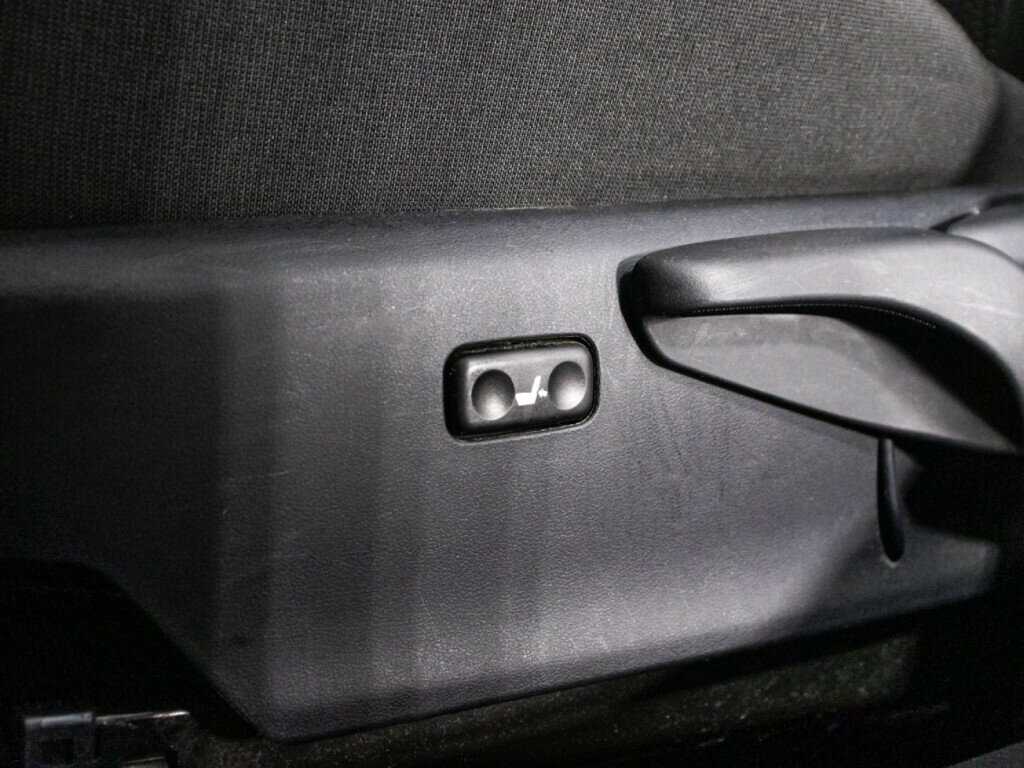 Купить Toyota Auris с пробегом. Фото: #17