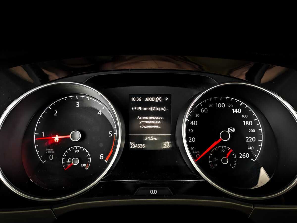 Купить Volkswagen Touran с пробегом. Фото: #9