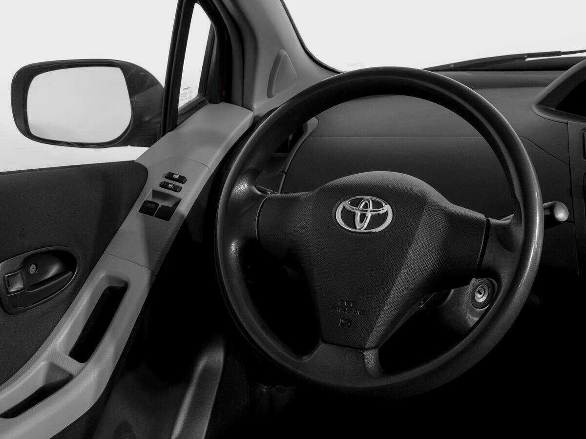 Купить Toyota Yaris с пробегом. Фото: #13