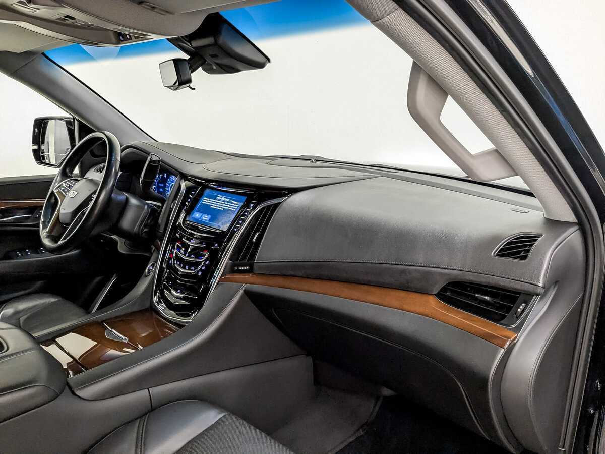 Купить Cadillac Escalade с пробегом. Фото: #10