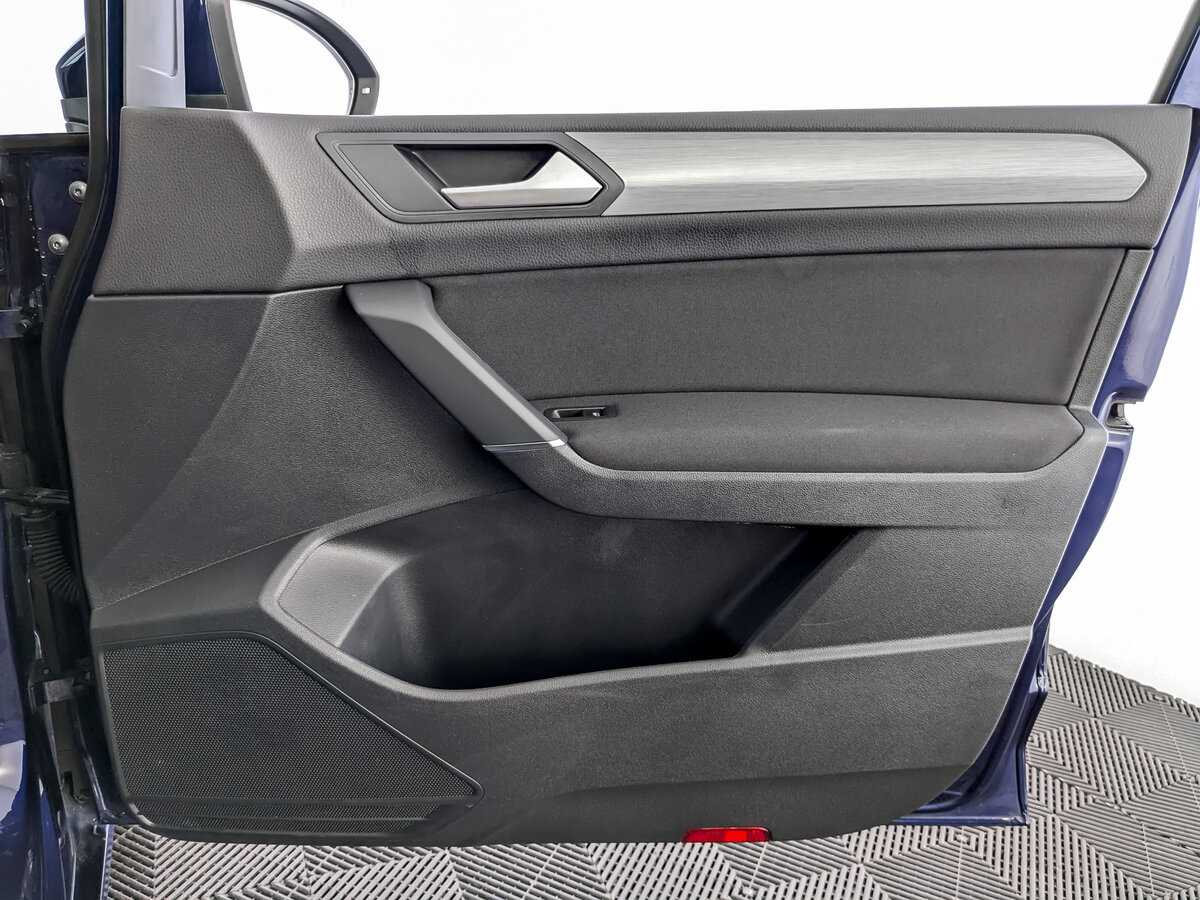 Купить Volkswagen Touran с пробегом. Фото: #18