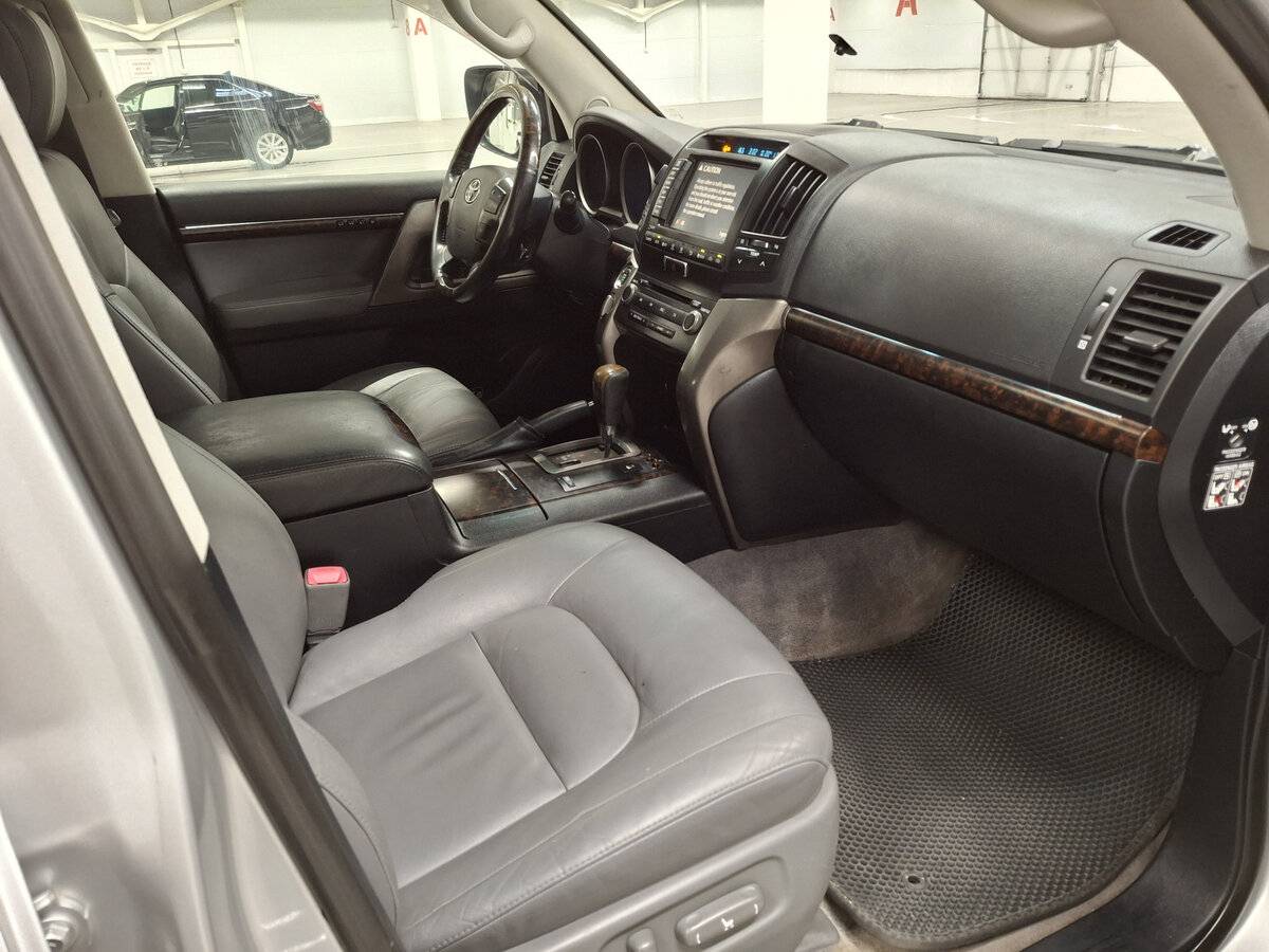 Купить Toyota Land Cruiser с пробегом. Фото: #10