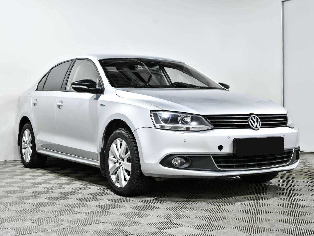Купить Volkswagen Jetta с пробегом. Фото: #2