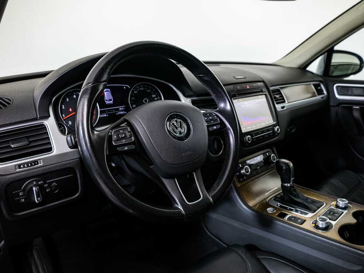 Купить Volkswagen Touareg с пробегом. Фото: #9