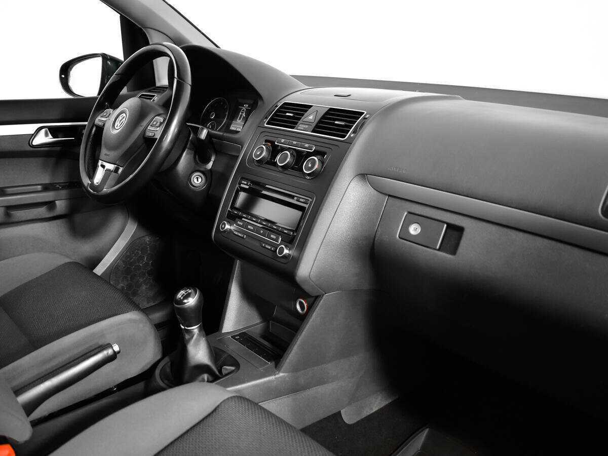 Купить Volkswagen Touran с пробегом. Фото: #8