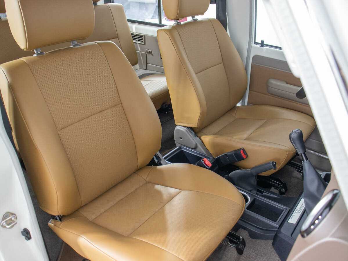 Купить Toyota Land Cruiser с пробегом. Фото: #9