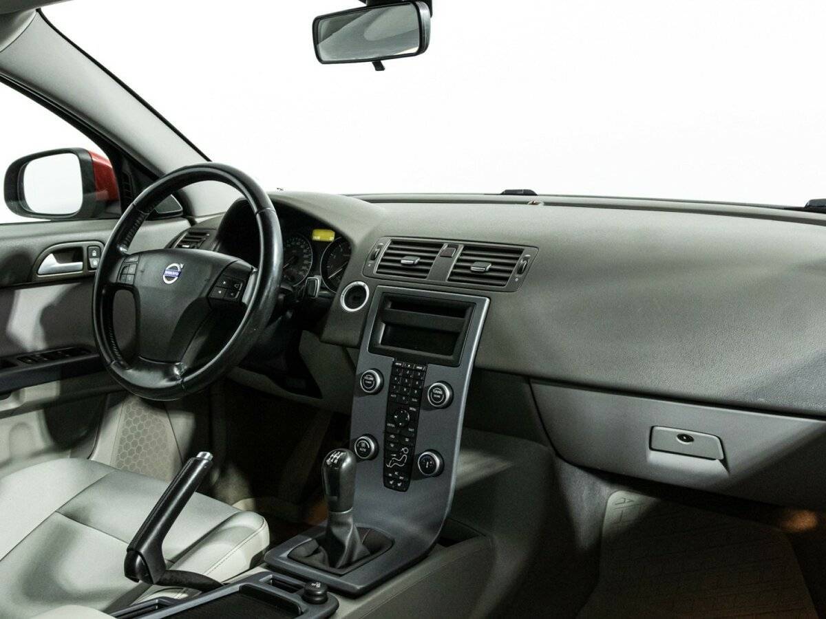 Купить Volvo S40 с пробегом. Фото: #8