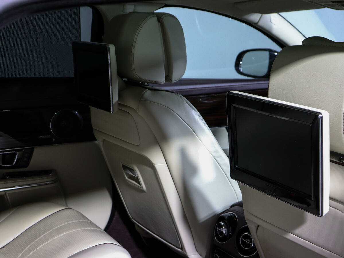 Купить Jaguar XJ с пробегом. Фото: #18