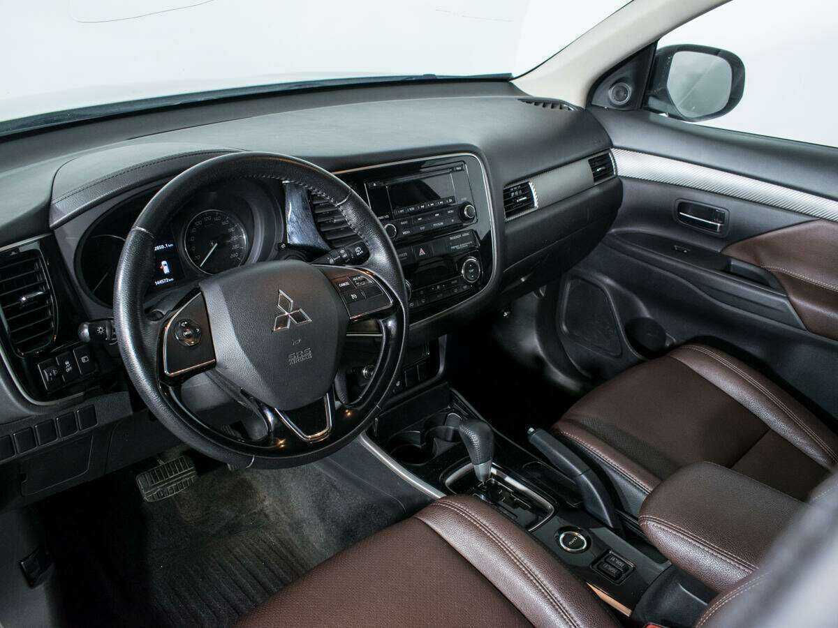 Купить Mitsubishi Outlander с пробегом. Фото: #11