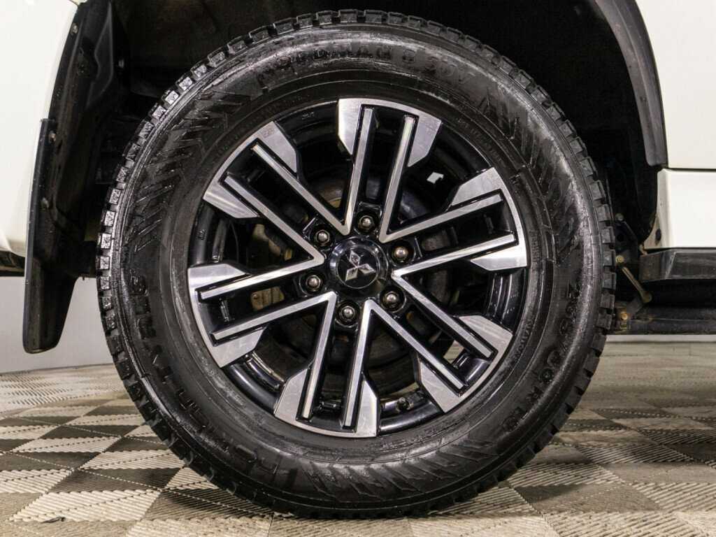 Купить Mitsubishi Montero Sport с пробегом. Фото: #17