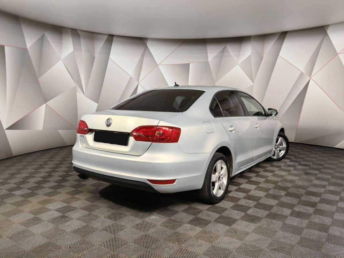Купить Volkswagen Jetta с пробегом. Фото: #1