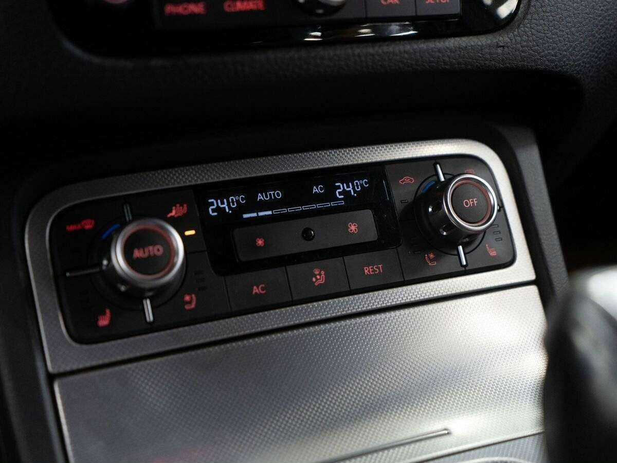 Купить Volkswagen Touareg с пробегом. Фото: #11