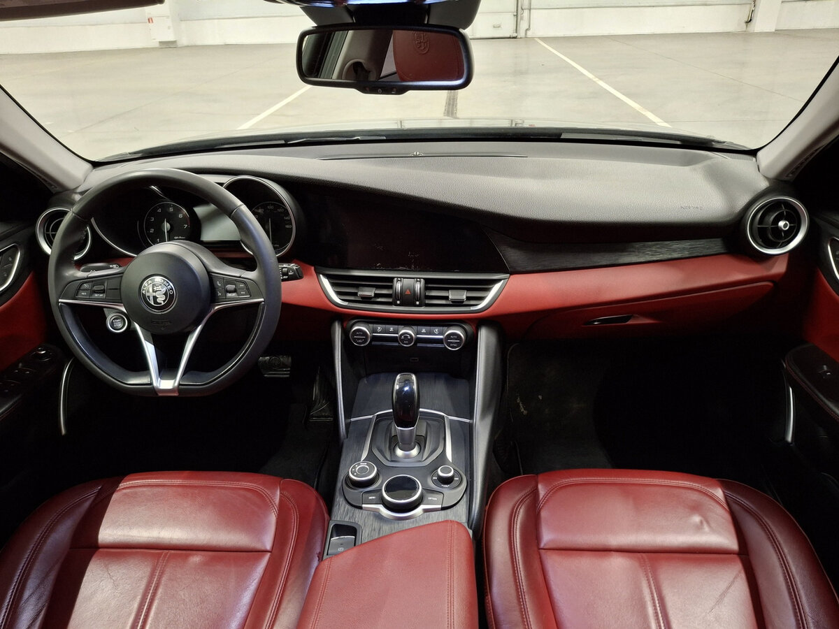Купить Alfa Romeo Giulia с пробегом. Фото: #12