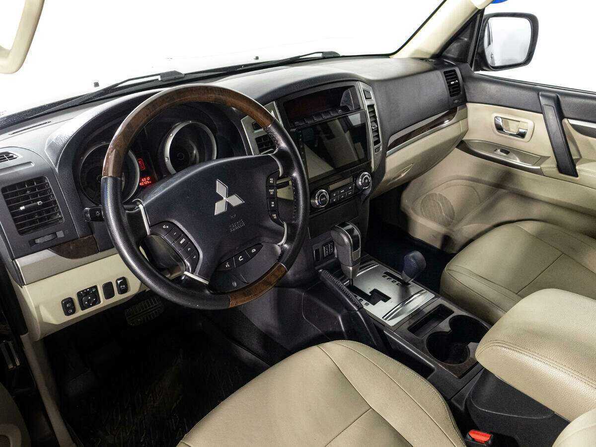 Купить Mitsubishi Pajero с пробегом. Фото: #8