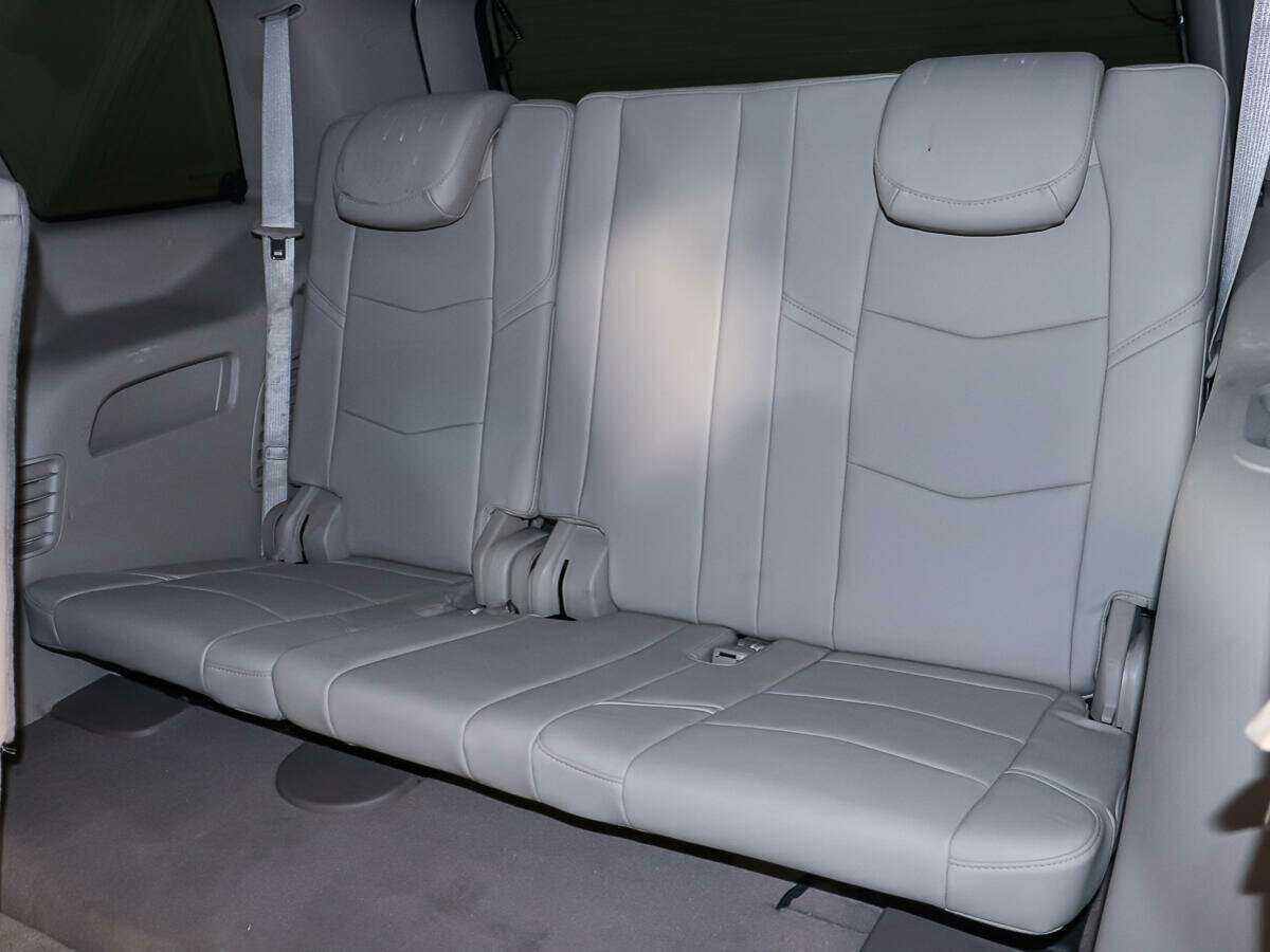 Купить Cadillac Escalade с пробегом. Фото: #7