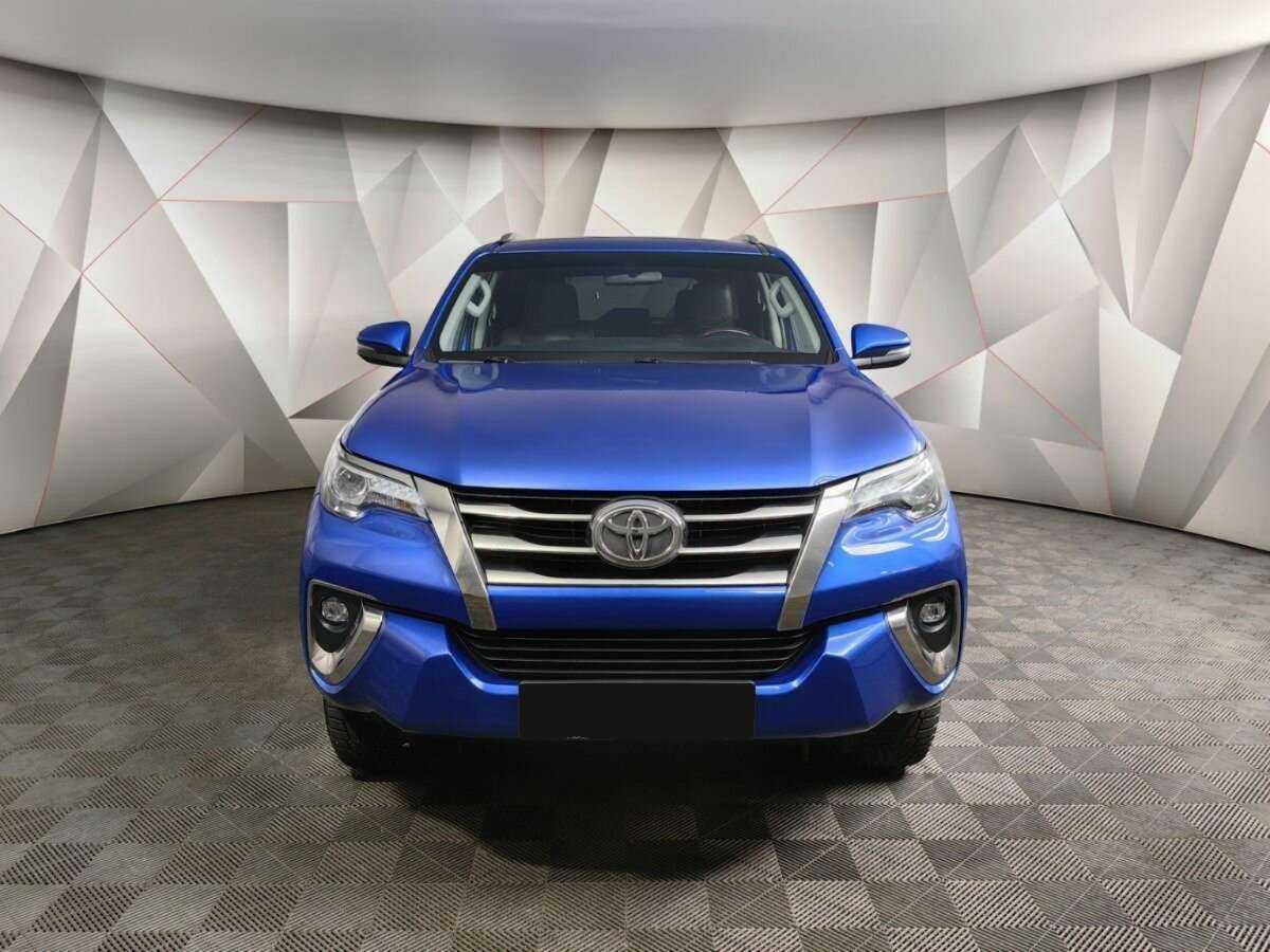 Купить Toyota Fortuner с пробегом. Фото: #6