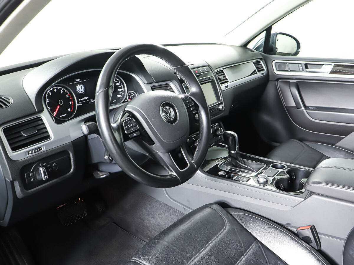 Купить Volkswagen Touareg с пробегом. Фото: #12